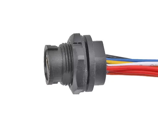 Гнездо типа C с задним креплением и проводом (байонетное)