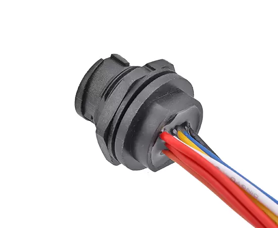 Гнездо типа C с задним креплением и проводом (байонетное)