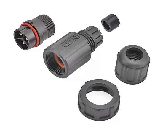 E13 Прямой штекер для установки в полевых условиях (резьбовой)