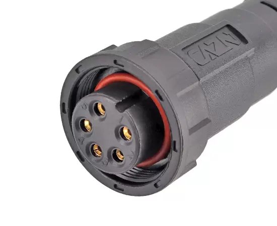 E13 Женский прямой литой штекерный кабель (резьбовой)