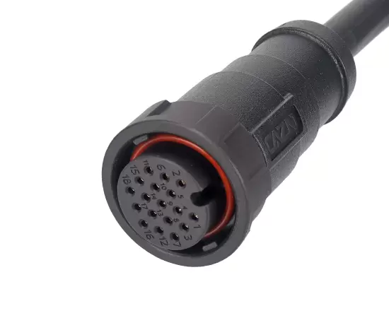 E16 Прямой женский литой штекер (байонетный)